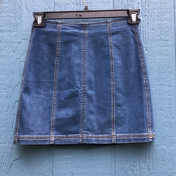 Kendall And Kylie Medium Wash Denim Mini Skirt Women’s Size 26 - Picture 1 of 4